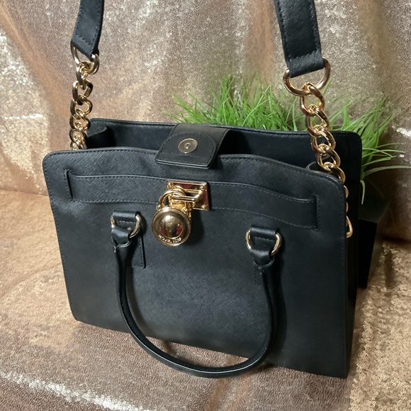 Michael Kors bag with lock and key 🔑 - Picture 10 of 10